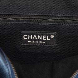 مملوكة مسبقًا Chanel Blue Jumbo Quilted Iridescent Caviar Easy Flap