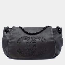 مملوكة مسبقًا Chanel Black Lambskin Studded CC Accordion Flap