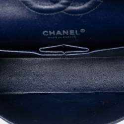 مملوكة مسبقًا Chanel Blue Medium Classic Caviar Double Flap