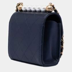 مملوكة مسبقًا Chanel Blue Mini Goatskin Chic Pearls Clutch On Chain