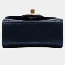 مملوكة مسبقًا Chanel Blue Mini Goatskin Chic Pearls Clutch On Chain