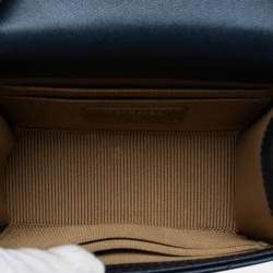 مملوكة مسبقًا Chanel Blue Mini Goatskin Chic Pearls Clutch On Chain