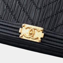 Pre Owned Chanel Black Pleated Crumpled Chevron Calfskin Le Boy Wallet On Chain
