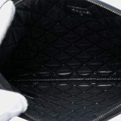 مملوكة مسبقًا حقيبة كلتش شانيل بويا كيس وسط جلد حملان بلونين أسود/كحلي