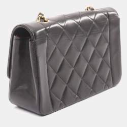 مملوكة مسبقًا حقيبة كتف شانيل ديانا قلاب جلد الخروف سوداء