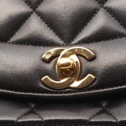 مملوكة مسبقًا حقيبة كتف شانيل ديانا قلاب جلد الخروف سوداء