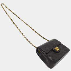 مملوكة مسبقًا حقيبة شانيل ميني ماتلاس سوداء من جلد الخروف