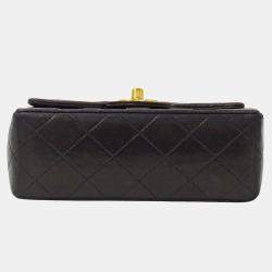 مملوكة مسبقًا حقيبة شانيل ميني ماتلاس سوداء من جلد الخروف