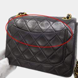 مملوكة مسبقًا حقيبة شانيل ميني ماتلاس سوداء من جلد الخروف