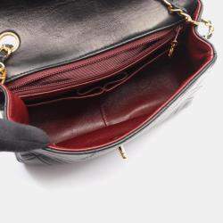 مملوكة مسبقًا حقيبة كتف شانيل ميني ماتلاسي جلد الحمل أسود