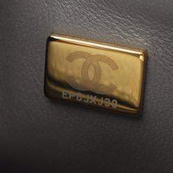 مملوكة مسبقًا حقيبة كتف شانيل بوي شانيل ميني ماتلاسي جلد عجل محبب رمادي كافيار