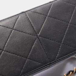 مملوكة مسبقًا حقيبة كتف شانيل ميني ماتلاس جلد خروف أسود 20