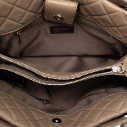 مملوكة مسبقًا حقيبة يد شانيل جلد مبطن بني كبير 7