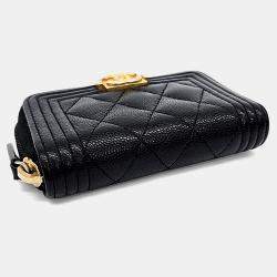 مملوكة مسبقًا Chanel Caviar Boy Card Holder