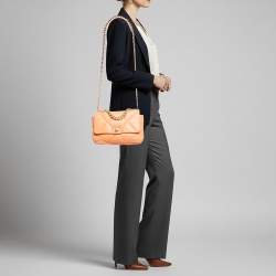 مملوكة مسبقًا حقيبة شانيل 19 جلد وردي مبطن بقلاب صغيرة