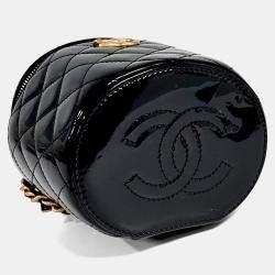 مملوكة مسبقًا Chanel Black Patent Leather Patent Cosmetic Case Top Handle Crossbody Bag