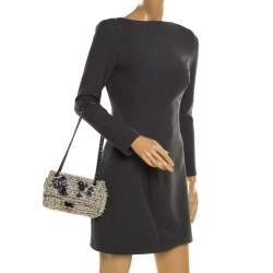 مملوكة مسبقًا حقيبة كتف شانيل قلاب 244 كلاسيك ريشيو 2.55 تويد حليات غاردن سوداء/ بيضاء