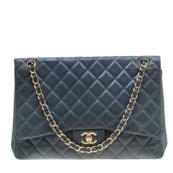 Used like new !! Chanel mini flap bag size :8.5 color : navy holo