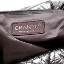 مملوكة مسبقًا Chanel Silver Patent Vinyl Graphic Edge Flap Bag