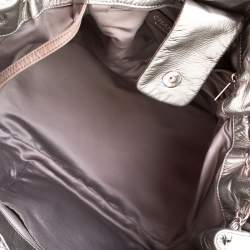 مملوكة مسبقًا Chanel Silver Patent Vinyl Graphic Edge Flap Bag