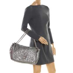 مملوكة مسبقًا Chanel Silver Patent Vinyl Graphic Edge Flap Bag