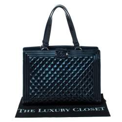 مملوكة مسبقًا حقيبة يد شانيل شوبينغ بوي كبيرة جلد مبطنة شيفرون كحلية