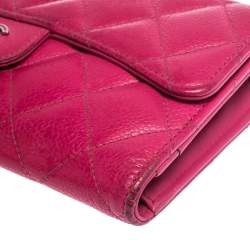 مملوكة مسبقًا محفظة شانيل كلاسيك بقلاب جلد كافيار مبطن ورية