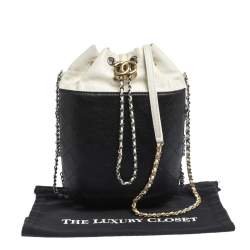 Pre Owned Chanel White/Black Quilted Leather Gabrielle Bucket Bag