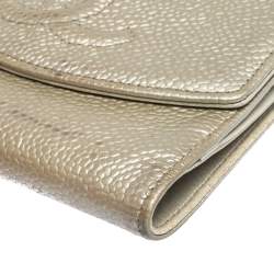 مملوكة مسبقًا Chanel Metallic Caviar Leather CC Flap French Wallet