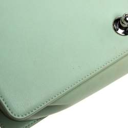 مملوكة مسبقًا حقيبة شانيل متوسطة قلاب بوي جلد شيفرون أخضر فاتح