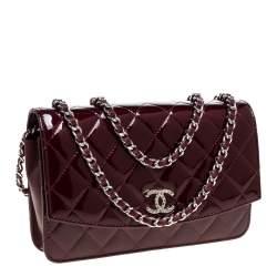مملوكة مسبقًا محفظة شانيل  جلد لامع حمراء بسلسلة