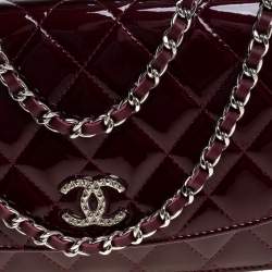 مملوكة مسبقًا محفظة شانيل  جلد لامع حمراء بسلسلة