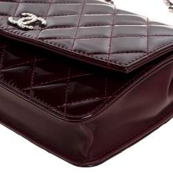 مملوكة مسبقًا محفظة شانيل  جلد لامع حمراء بسلسلة