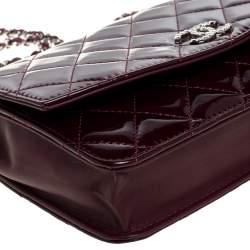 مملوكة مسبقًا محفظة شانيل  جلد لامع حمراء بسلسلة