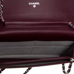 مملوكة مسبقًا محفظة شانيل  جلد لامع حمراء بسلسلة