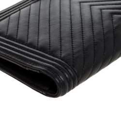مملوكة مسبقًا Chanel Black Chevron Leather Boy Wallet