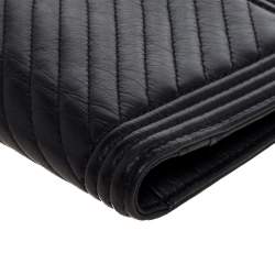 مملوكة مسبقًا Chanel Black Chevron Leather Boy Wallet