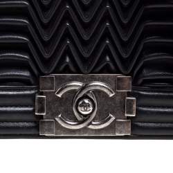 Pre Owned Chanel Black Pleated Leather Medium Boy Flap Bag