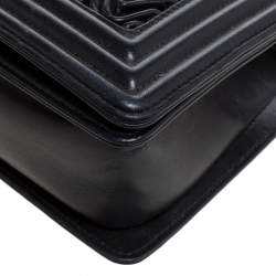 Pre Owned Chanel Black Pleated Leather Medium Boy Flap Bag