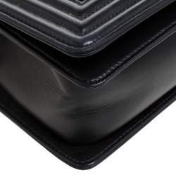 Pre Owned Chanel Black Pleated Leather Medium Boy Flap Bag