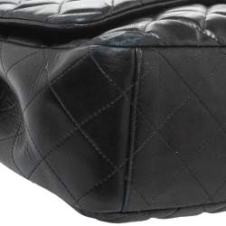 مملوكة مسبقًا حقيبة شانيل "ماكسي كلاسيك" قلاب واحد جلد مبطنة سوداء