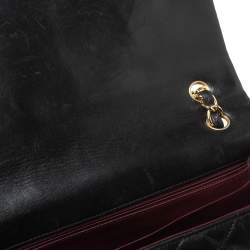 مملوكة مسبقًا حقيبة شانيل "ماكسي كلاسيك" قلاب واحد جلد مبطنة سوداء