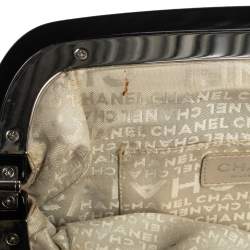 مملوكة مسبقًا حقيبة شانيل No. 5 إطار جلد وفرو بيج فاتحة