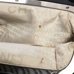 مملوكة مسبقًا حقيبة شانيل No. 5 إطار جلد وفرو بيج فاتحة