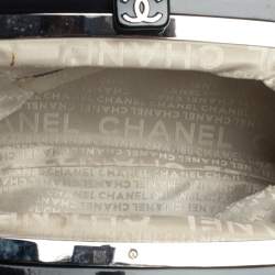 مملوكة مسبقًا حقيبة شانيل No. 5 إطار جلد وفرو بيج فاتحة