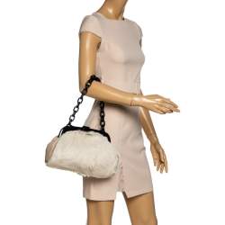 مملوكة مسبقًا حقيبة شانيل No. 5 إطار جلد وفرو بيج فاتحة