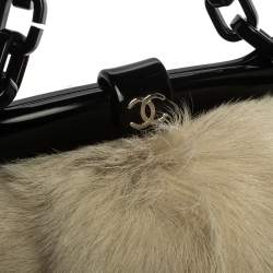 مملوكة مسبقًا حقيبة شانيل No. 5 إطار جلد وفرو بيج فاتحة