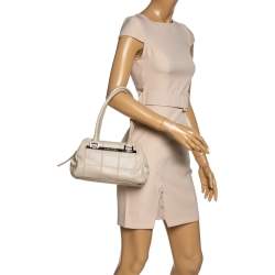 مملوكة مسبقًا حقيبة ساتشل شانيل شعار جلد مبطنة شوكو بار بيج فاتحة 