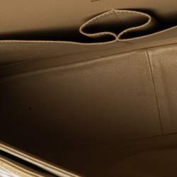 مملوكة مسبقًا حقيبة شانيل "جامبو كلاسيك" قلاب مزدوج جلد لامع مبطن بيج