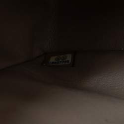 مملوكة مسبقًا حقيبة شانيل "جامبو كلاسيك" قلاب مزدوج جلد لامع مبطن بيج